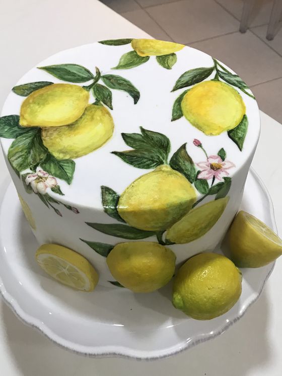 Bolo pintado à mão por Sandra Gonzaga